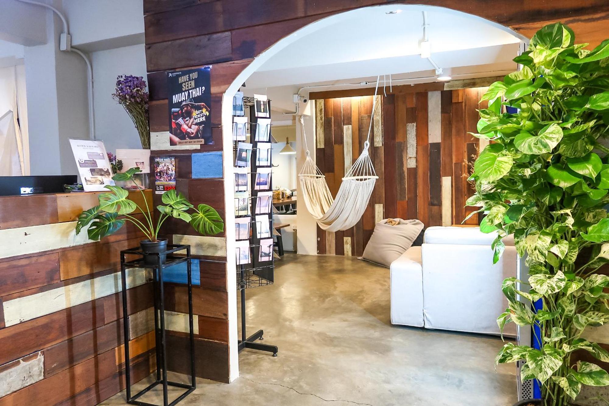 Qilombo Hostel Silom - Hq Bangkok Bagian luar foto